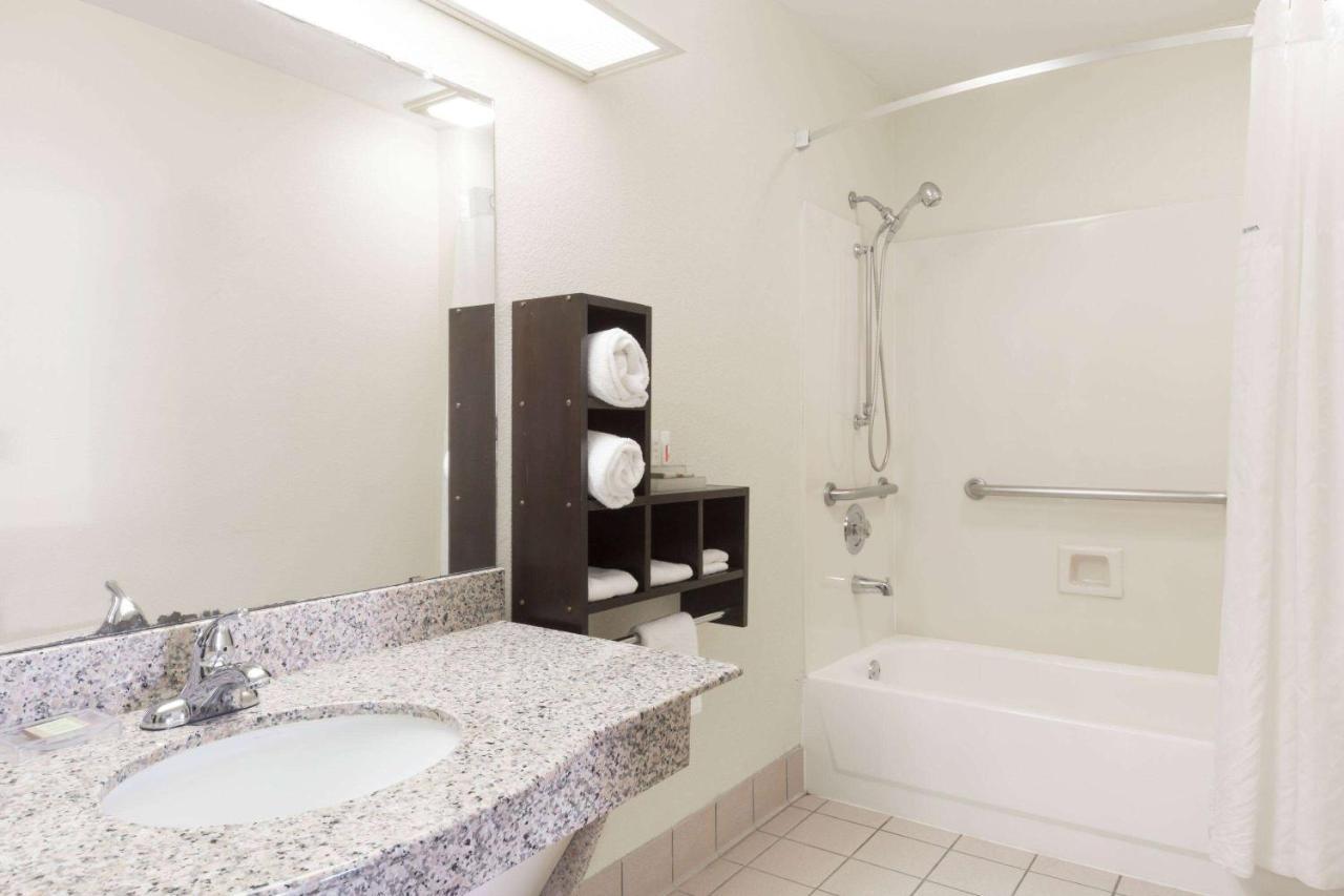 Super 8 By Wyndham Houston Webster Nasa Hotel Luaran gambar
