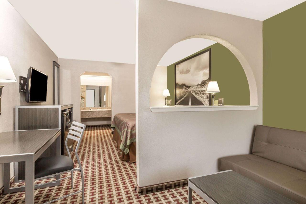 Super 8 By Wyndham Houston Webster Nasa Hotel Luaran gambar